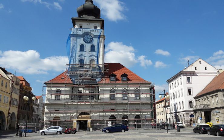 Radnici v Žatci obklopilo lešení, rekonstrukce vstoupila do další fáze