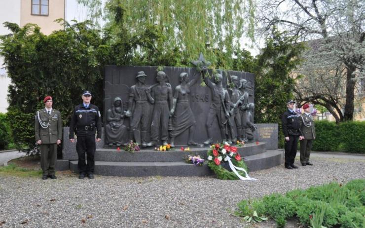 V Lounech i v Žatci uctí památku obětí i hrdinů 2. světové války. Přijďte položit květiny