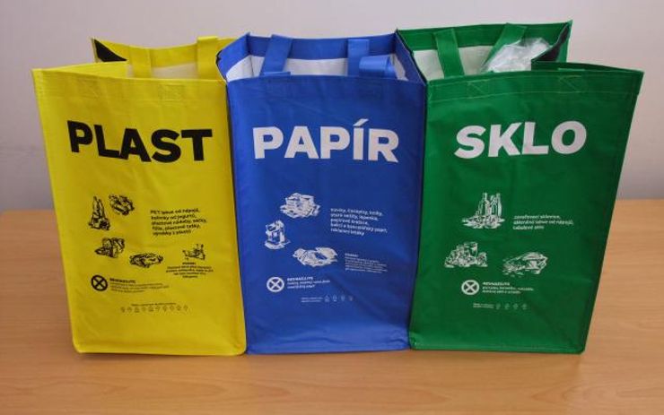 Přijďte si pro tašky na třídění odpadu, je jich stále dost, vyzývá lounská radnice