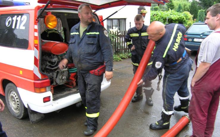 Déšť páchal škody na několika místech Ústeckého kraje. Hasiči vyjížděli k zatopeným sklepům