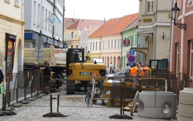 Omezení provozu v ulici Obránců míru trvá, úplná uzavírka už nehrozí