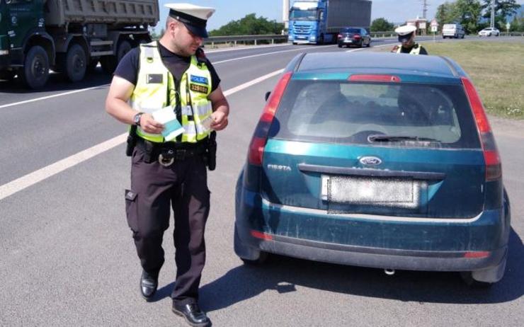 Dopravní akce „Prázdniny“ na Lounsku: Policisté rozdali 15 pokut. Dva řidiči sedli za volant opilí