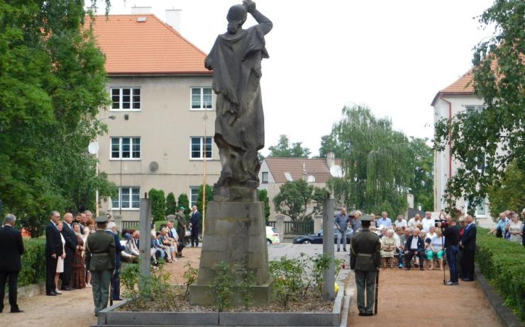 V Žatci si připomněli válečnou tragédii Českého Malína. Nacisté tam vyvraždili stovky lidí