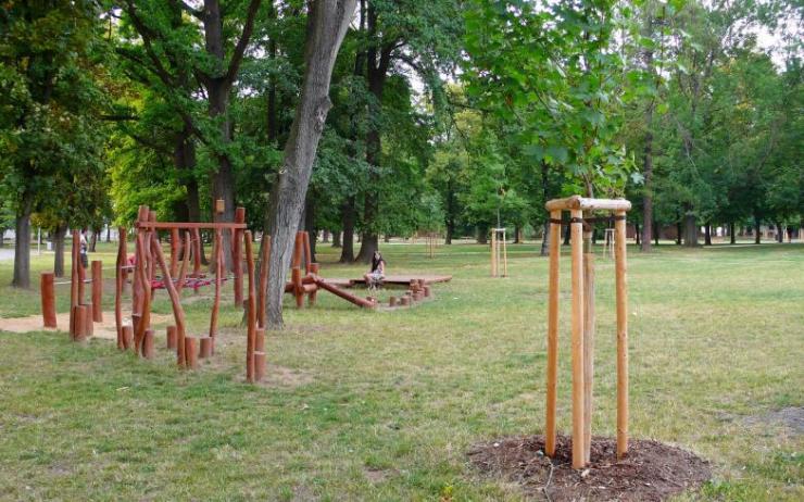 Nově zrekonstruovaný park v Lounech se uchází o titul Park roku. Pomozte mu k vítězství