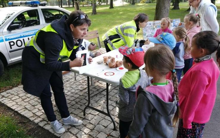 FOTO: Malý Soptík v Lounech: Děti z mateřinek se zábavnou formou seznámily s prací hasičů i policistů