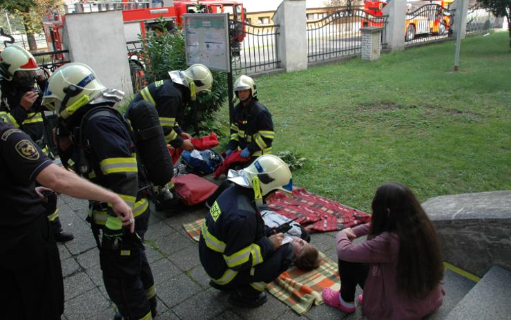 FOTO: Na gymnáziu v Žatci zasahovaly všechny záchranné složky. Konal se tu Den bezpečnosti