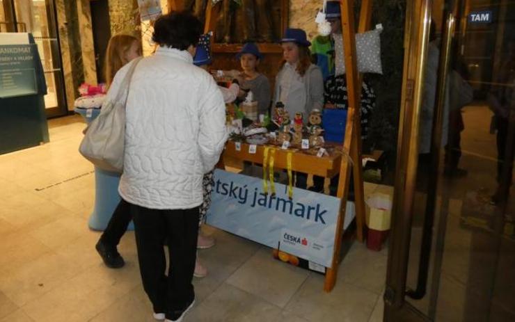 Školáci z Loun se učí poznávat hodnotu peněz. Za zisk z jarmarku pojedou na výlet