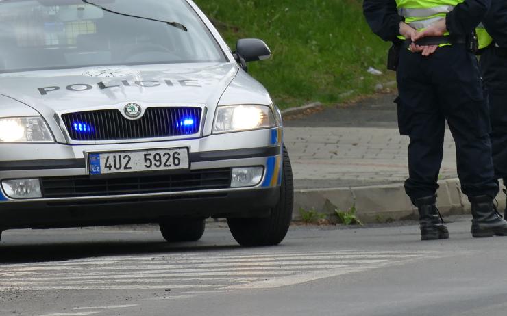 Mladíka z Lounska přistihli za volantem i přes zákaz řízení. Může jít na dva roky do vězení