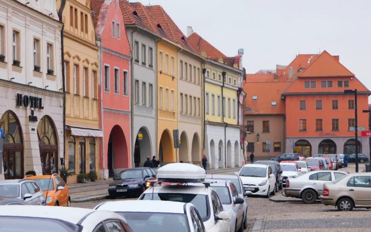 V Žatci se opět začne platit parkovné, automat nově přibude i na náměstí Svobody