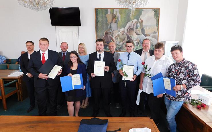 Studenti středních a odborných škol obdrželi Dobrý list komory. Budou mít skvělé doporučení do budoucí práce