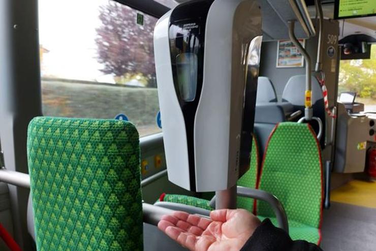 Novinka v „zelených“ autobusech: Kraj do nich nechá instalovat dezinfekční přístroje