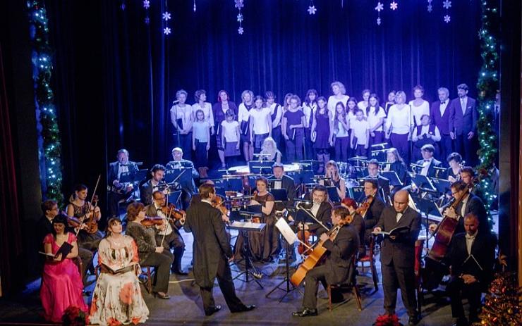 Městské divadlo v Žatci nabídne divákům on-line koncert plný vánočních melodií