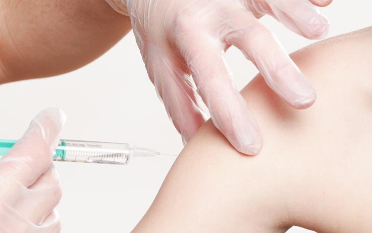 V Lounech vznikne očkovací centrum. Kdy začne očkovat veřejnost?