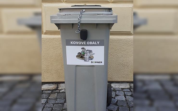 V ulicích Žatce se objevily nádoby na kovový odpad. Co vše do nich (ne)patří?