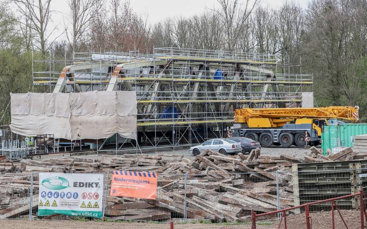 OBRAZEM: U Koštic na trati z Loun do Lovosic probíhá rekonstrukce mostů, výluka začne v červnu