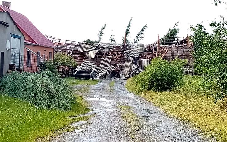 OBRAZEM: V kraji řádila silná bouře, Blatnem se mělo prohnat tornádo! Škody jsou obrovské