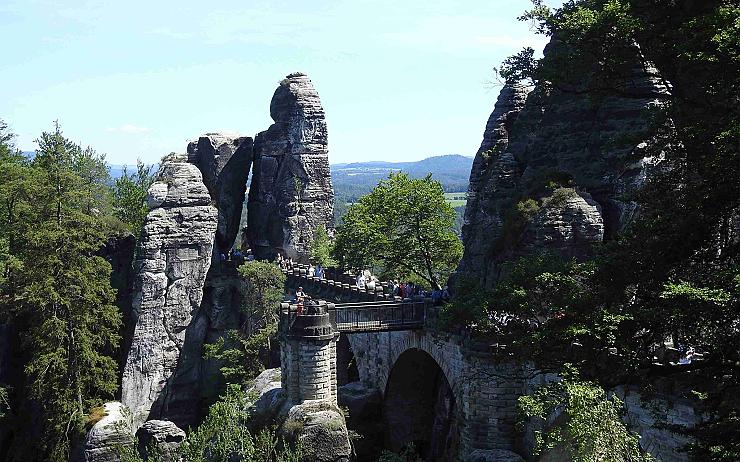 FOTO: Kamenný most mezi skalami je přírodním unikátem! Uvidíte z něj krásy Saského Švýcarska