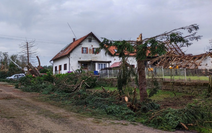 103 domácností zasažených extrémním počasím na Lounsku a Děčínsku dostalo osm milionů