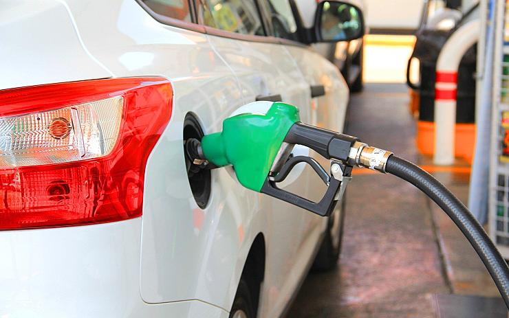 Nemilá zpráva pro řidiče: Cena benzínu dál roste, největší zdražení nás ale teprve čeká!