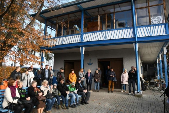 0211pomnik5