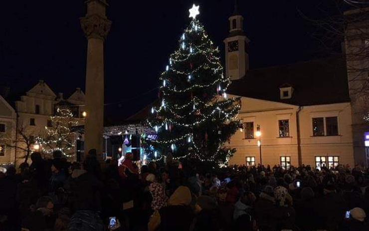 Louny už zvou na rozsvícení vánočního stromu, doprovodí ho následující program