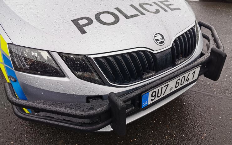 Muž se zpil téměř do němoty a vydal se do supermarketu. Musela pro něj přijet policie