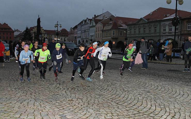 OBRAZEM: Hopman adventní běh přilákal do centra Žatce dvě stovky běžců z celých severozápadních Čech