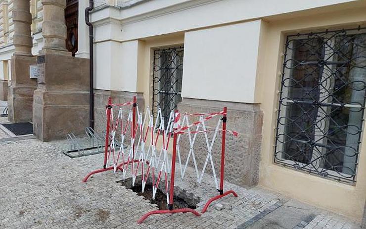 V Lounech chystají novinku: Elektronické úřední desky před oběma budovami úřadu