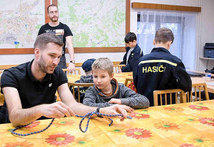 Obdivují vaše děti práci hasičů? Kroužek v Podbořanech láká do svých řad