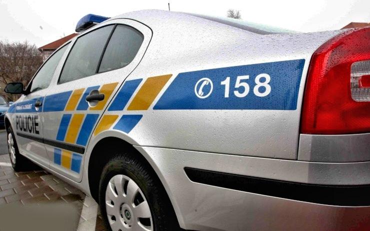 Policisté pátrají po zloději, který se na okraji Podbořan vloupal do garáže