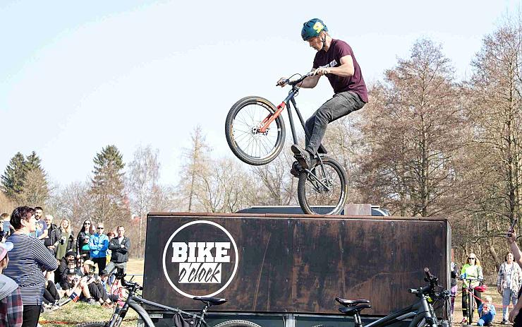 OBRAZEM: V Podbořanech se otevřela Pumptrack aréna. Má jít o čtvrtou nejdelší dráhu v České republice