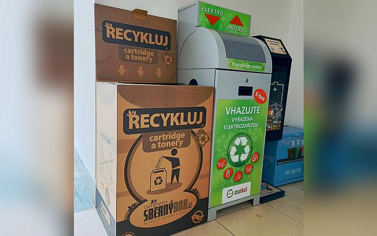 Žatec podporuje recyklaci. V budovách úřadu jsou nové boxy na ukládání prázdných náplní do tiskáren