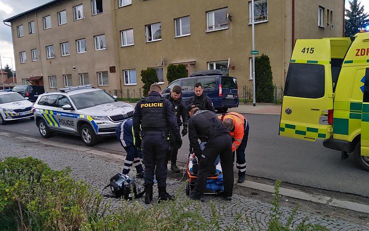 Pomáhají hasičům i lidem v nesnázích! Žatečtí strážníci zasahují tam, kde je potřeba