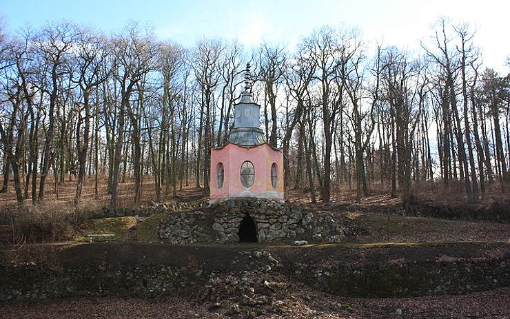 Výstava na zámku Krásný Dvůr představuje fenomén orientálních staveb v zahradách a parcích na území naší republiky