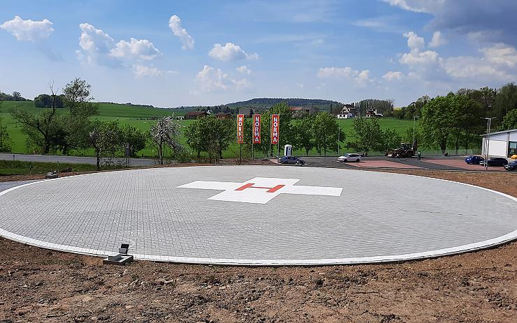 V Podbořanech nechali vybudovat novou přistávací plochu pro vrtulníky záchranné služby