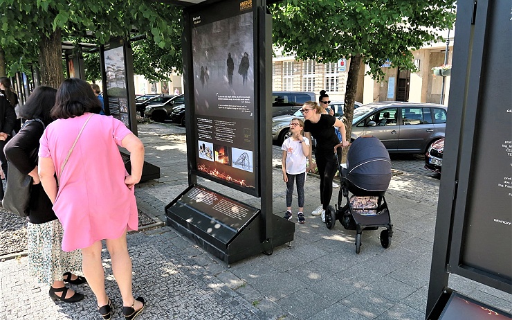 Na Mírové náměstí v Lounech dorazila putovní výstava  Energie a civilizace