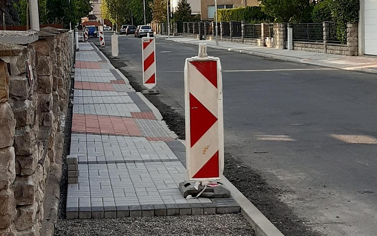 V ulici Jaroslava Vrchlického v Žatci budou nové chodníky i vozovka