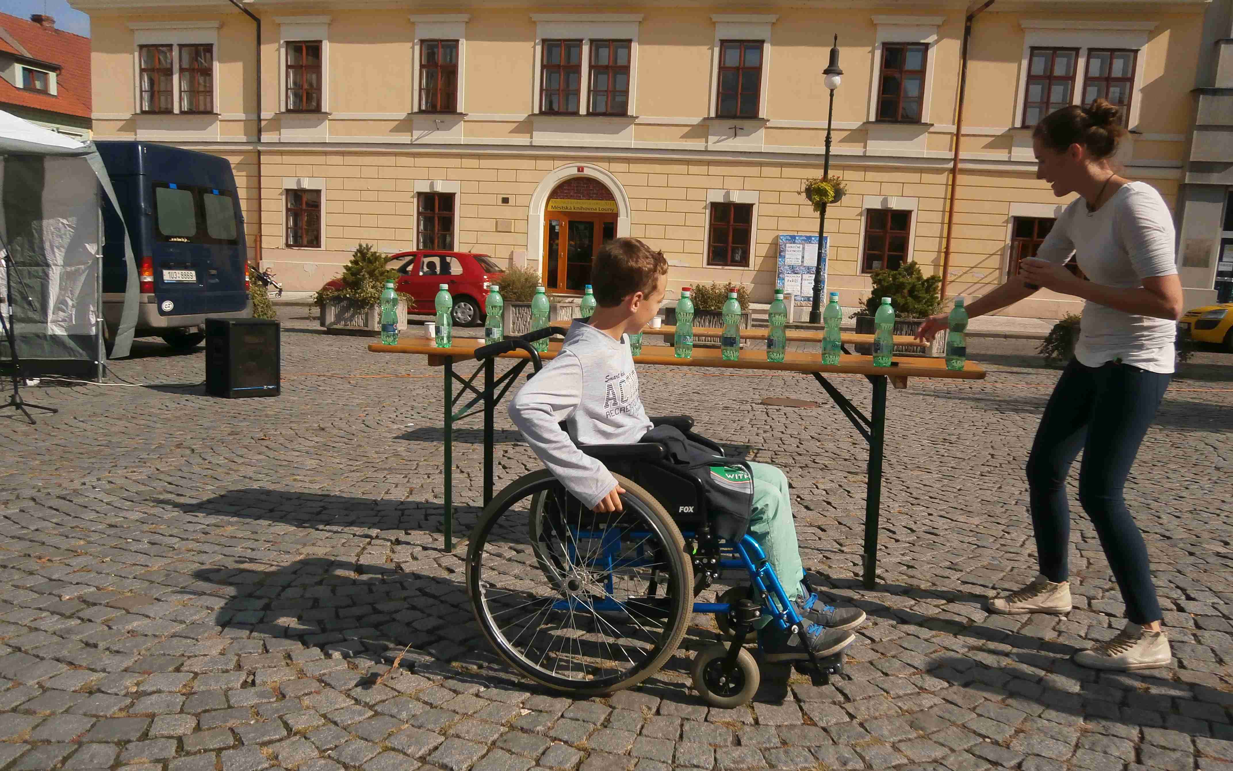 TIP NA VÍKEND: V Lounech se bude v sobotu konat Den bez bariér. Novinkou na akci budou pohádkoví maskoti 