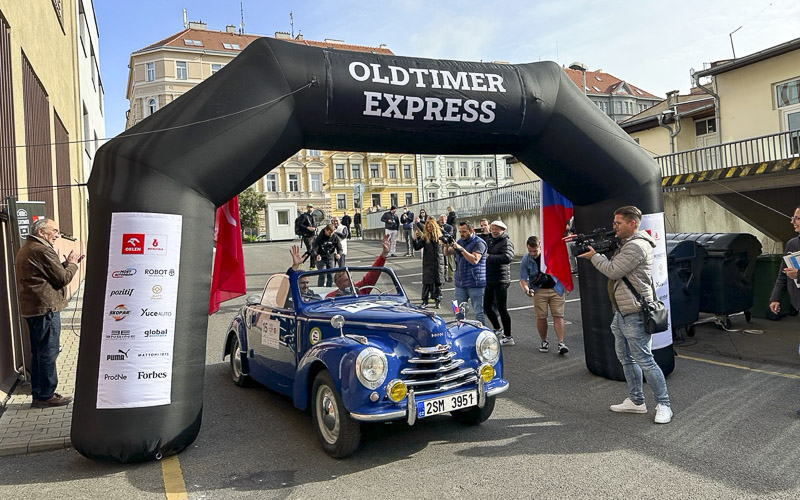 Majitel mosteckého autodromu zorganizoval jízdu veteránů do tureckého Istanbulu 