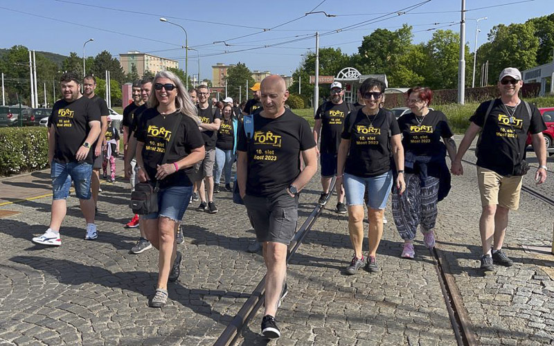 VIDEO: Do dopravního podniku přišlo 50 řidičů tramvají! Obdivovali i zpívající historické vozidlo 