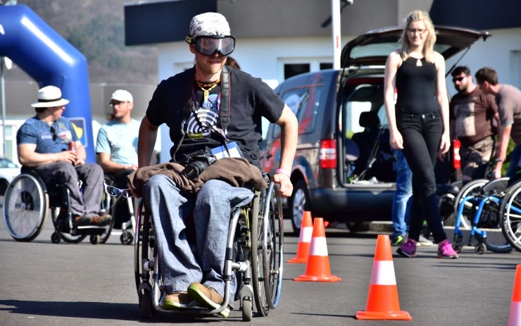 Apríl na mosteckém autodromu patřil handicapovaným