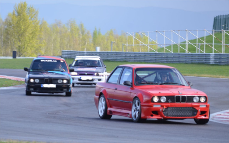 Autoshow odstartovala sezónu na autodromu, nadšence do motorsportu nedodradilo ani počasí