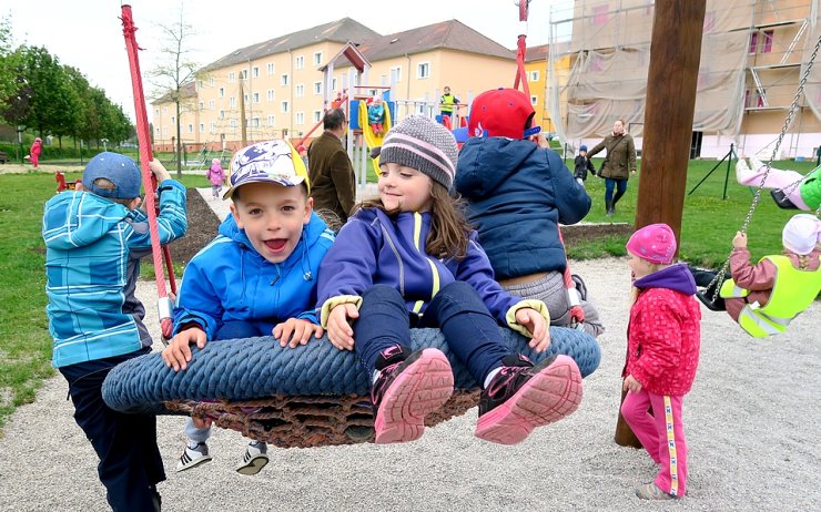 OBRAZEM: Nejmladší obyvatelé Braňan mají nové centrální dětské hřiště