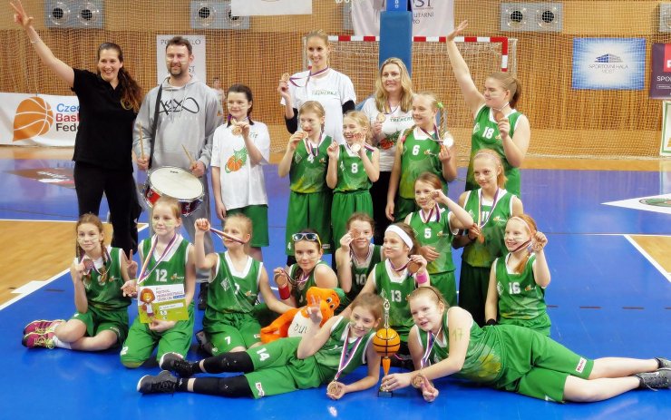 Dívčí basketbalové naděje obsadily na Festivalu U12 v Mostě 3. místo