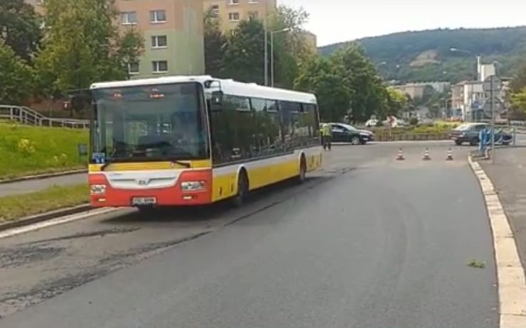 VIDEO: Opravy ulice Jana Palacha jsou u konce, má nový povrch