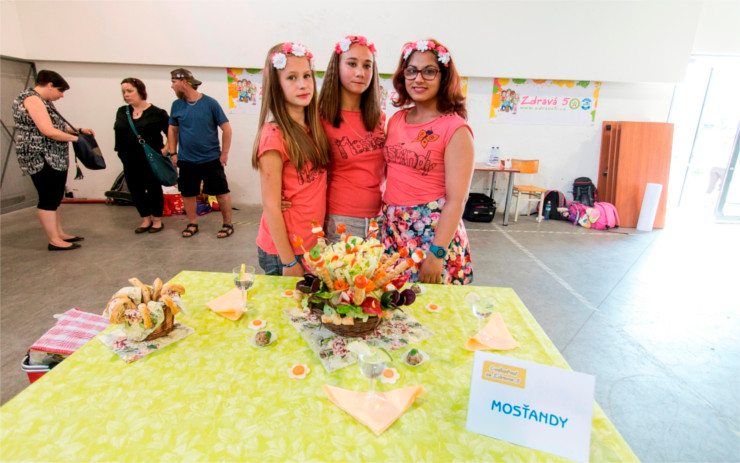 Mosťandy z dětského domova si z kulinářské soutěže v Praze odvezly první místo