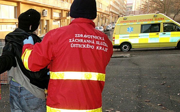 Otec dal synovi výchovnou lekci. Zbil ho do krve a nechal ležet na ulici