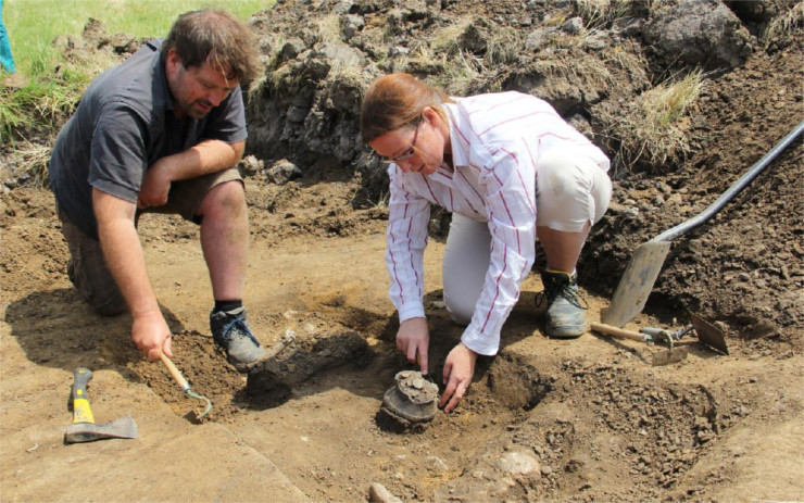 Archeologové nalezli ve Slatinicích dva hroby z doby bronzové