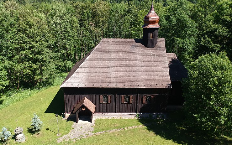 VIDEO: Mostecko má dva kostely, které se stěhovaly. Znáte tento menší dřevěný?