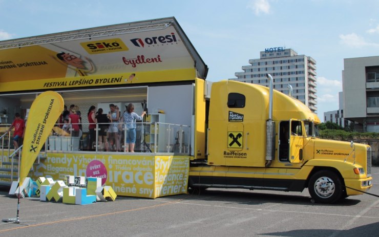VIDEO: Žlutý kamion jezdí po Ústeckém kraji, lidé si užívají festivalu lepšího bydlení